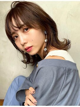 ホヌア(hoNua.) 【hoNua.】大人ゆるミディアム くびれ外ハネ 前髪 20代30代40代