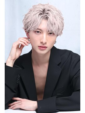 リップス 二子玉川店 (LIPPS) ホワイトシルバーアッシュサーフフェザーショート