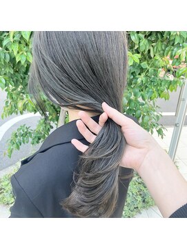 ブリス(VLISS) ミディアム レイヤーカット 顔周りレイヤー 透明感 20代30代40代