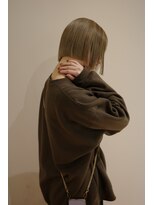 チザン(TIZAN)&nbsp;ハイトーンで魅せるミニマルボブ