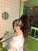 ヘアー アレス(hair ales)&nbsp;盛り髪　サイドポニー コーンロウ ハートコーンロウ