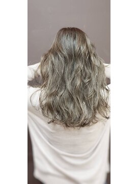 ラネージュ(La Neige) バレイヤージュ 外国人風グレーカラー