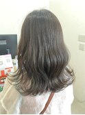 オリーブグレージュ