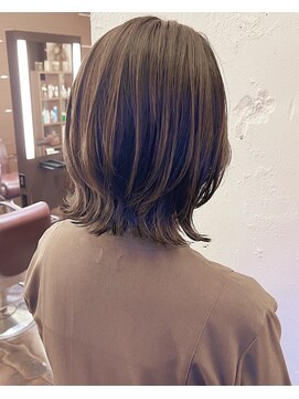 ティーシェル(TIECHEL) 小顔イメチェン、ブルーグレージュカラーくびれレイヤーボブ