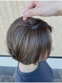 ショートヘアと白髪ぼかし