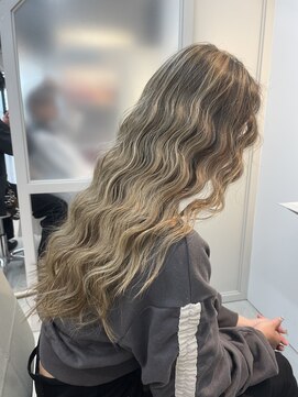 シダ(sida SAIIN) 20代30代ロング巻き髪