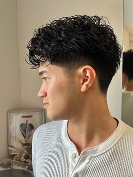 【平日・祝日20時まで】決めすぎないのに、どこか隙のないヘアスタイルを。ON/OFFも清潔感のある男性へ！