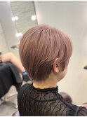 ショートボブ×ピンクベージュ