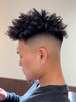 モーリーズバーバーショップ 北浜本店(MORLY’s Barbershop)&nbsp;個性派スパイキーアフロ×スキンフェード