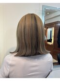 ダメージを抑えた表面ブリーチデザインカラー