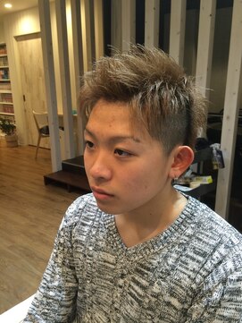 ヘアーデザイン ロッタ(hair design lotta) 【hair design lotta】ツーブロックショート×ハイトーンカラー