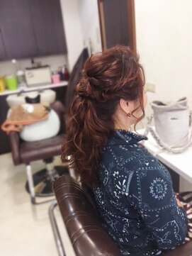 ヘアセットサロンエッジ(Edge) 大人ルーズローポニー