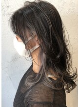 インナーカラーとの相性も抜群♪【インナーカラー】×【イルミナカラー】で透明感グレー☆