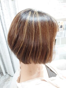 ミューズ(MUSE) ミディアム　ボブ　グラデーション