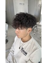 ホワイト(WHITE)&nbsp;緩め波巻きパーマ/波巻きパーマ/メンズパーマ