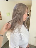 明るめグレージュ