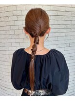 マール(marl)&nbsp;ローポニーヘアアレンジ