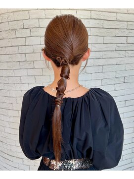 マール(marl) ローポニーヘアアレンジ