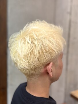 シルフィ(sylph) ジェットモヒカン.スキンフェード.ツーブロック.ブリーチ