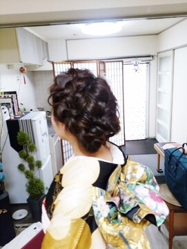 きものサロン すずめ屋 ご結納にはカジュアル編み込みルーズスタイル