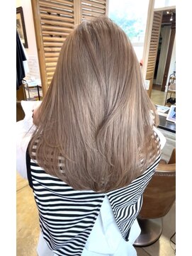 ボタニカル(BOTANICAL) 大人可愛いミルクティーベージュ毛先カールセミロング