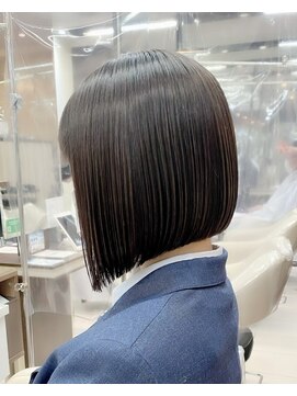 アッシュ 横浜西口店(Ash) 制服に似合う!前下がりボブ