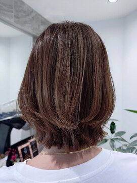 ルーシー(Lucy) 大人ハイライト／レイヤースタイル