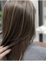 キイヒ(kiihi) 白髪を活かすハイライト