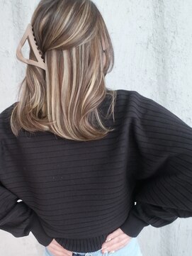 マリアナ(Mariana) ハイライトショートヘアレイヤーカットダブルカラー