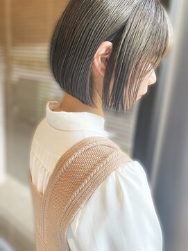 ヘアープロデュース ラピセット 松山(Lapset) 20代30代40代大人可愛い丸みショートボブアッシュシルバー