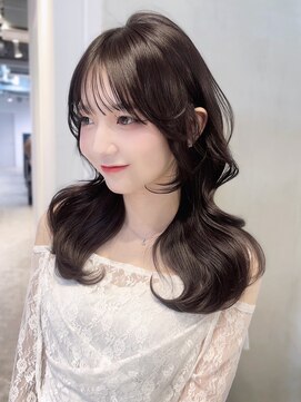 韓国ヘアロング黒髪前髪カット顔周りレイヤー_F20790