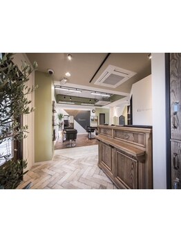 【高宮駅すぐ/駐車場有】当日予約OK♪先を見据えたダメージレスな施術でお悩みを解決！