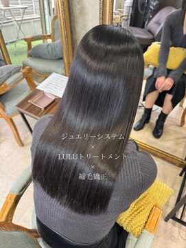 アンフィユヌキャトル(AnFye une Qatll) 縮毛矯正でつやっつやの艶髪【高知市】【高知】【はりまや橋】