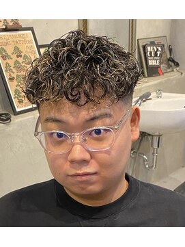 バーバーショップ フォーシーズン(BAR BER SHOP FOURSEASON) スキンフェード/メッシュパーマ