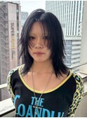 13956黒髪アッシュブラックセンターパートウルフレイヤー