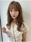 センター分けくびれヘア前髪ロングレイヤー韓国ヘアエモージュ