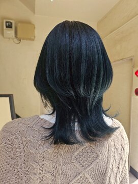 コロ(COLO) 【吉祥寺】 ブリーチ グラデーション グリーン　ウルフカット