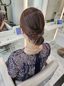 ザザアオヤマ(ZA/ZA AOYAMA) タイトヘアアレンジ