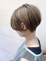 モリオ フロム ロンドン 成増店 【morio成増 セリザワ】刈り上げショートボブ ハイライトカラー