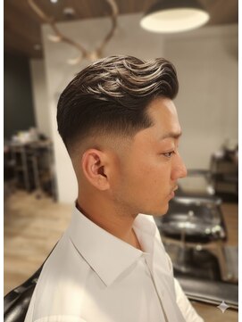 ワンワンオー バーバーショップ 長浜店(@110 BARBER SHOP) ロングトップ・ポンパドール × ミッドスキンフェード