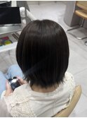 赤みを抑えるオリーブグレージュ