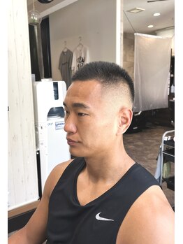 OM NOM NOM【6月上旬 NEW OPEN(予定)】の写真/デキる男の身だしなみ!スキンフェード&顔剃りで印象UP。メンズカットも◎