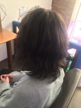 レイズ ヘアープレイス(Raise hair place) ゆるめのパーマ+外ハネ感のパーマスタイル