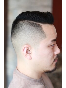 ツーエイチ 新宿(2H) 新宿/フェードカット/黒髪/サイドグラデーション