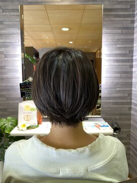 美容室 イルフェドゥ(Il fait doux) ナチュラルハイライトショートボブ
