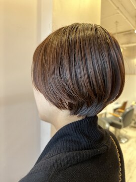 トレパルッキエーレ(tre parrucchiere) ［-tre-］前上がりのマッシュショート