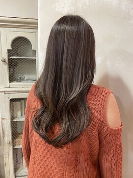 エイミーバイアフロート(amie by afloat) ハイライト×アッシュグレー×ワンレンカット