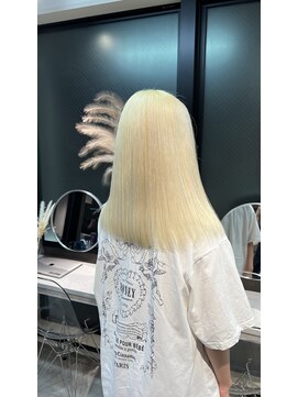 シンシェアサロン 原宿店(Qin shaire salon) 抜きっぱなしブロンド ハイトーンカラー ホワイトカラー