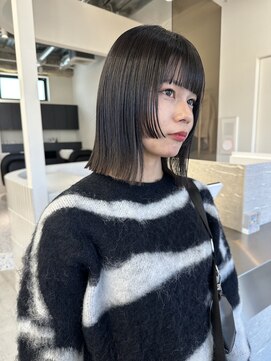 ステン(sten) ミディアムぱつっと切りっぱなし姫カットボブグレージュ