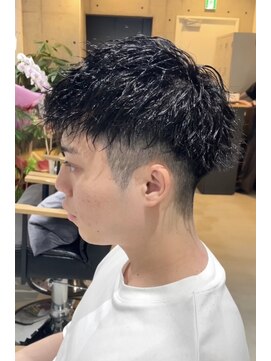 ブルニール 心斎橋(BLEUNIR) ツイストスパイラル ソフトツイスト マッシュ 王道 刈り上げ